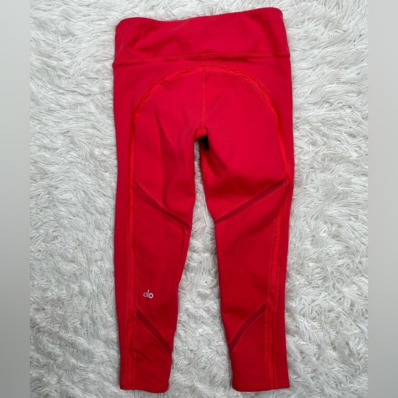 Alo Yoga Women’s Continuity Capri Leggings Size Small - Pink - Picture 2 of 6